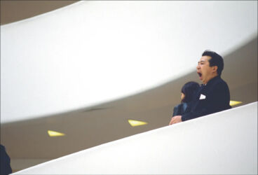 Why do museum workers want to quit?